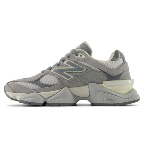 9060 Angora | Reflection