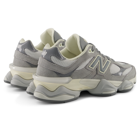 9060 Angora | Reflection